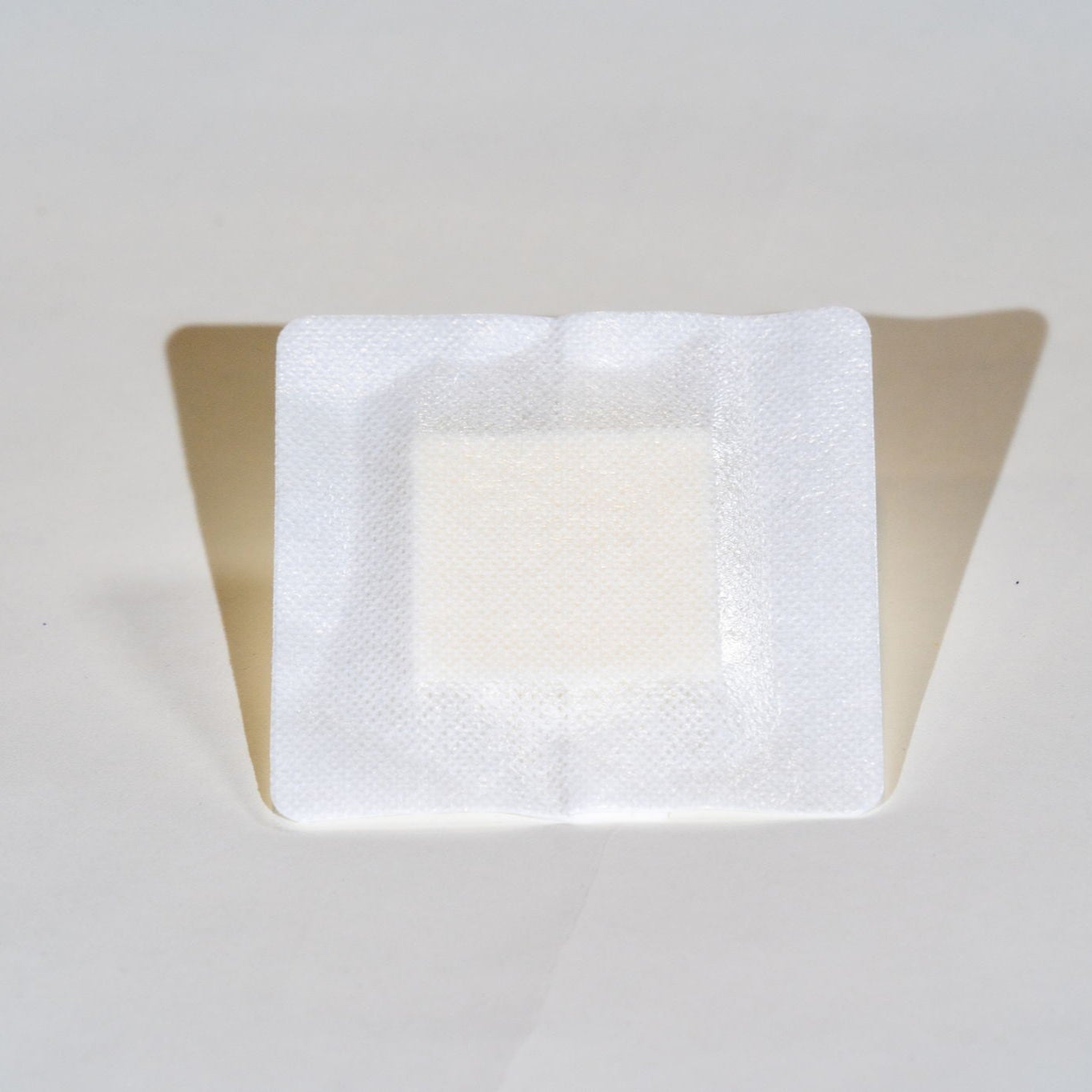 Pansement en mousse bordé