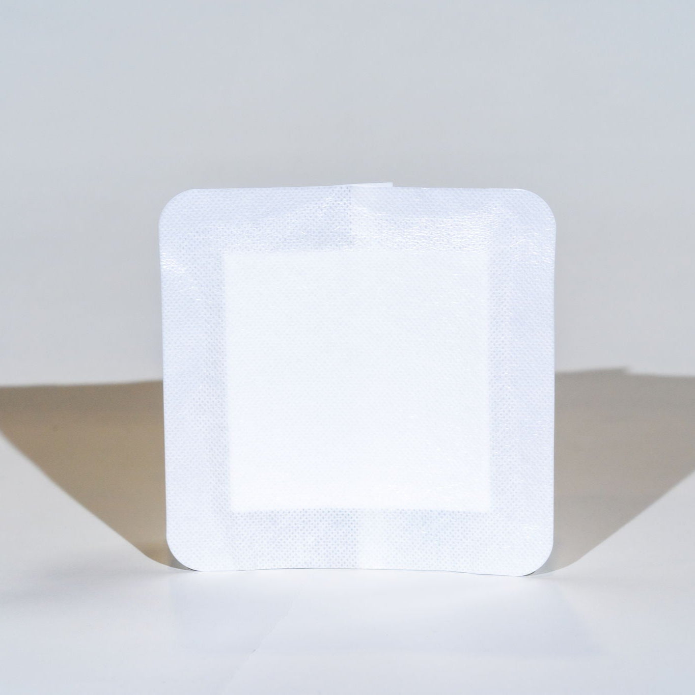 Pansement en mousse bordé